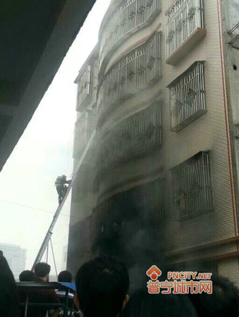 廣東普寧一內(nèi)衣廠發(fā)生火災11人死亡-2