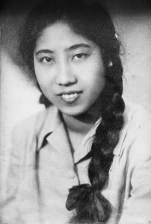 1959年,，剪發(fā)之前特意拍的。