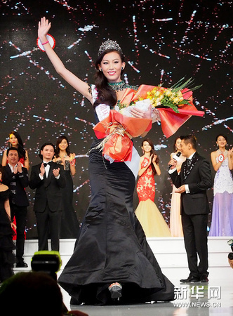 9月13日，許乃蜻勝出后向現(xiàn)場(chǎng)觀眾揮手致意,。新華社記者 陳飛 攝