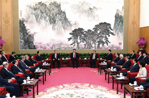 2013年2月6日，習(xí)近平,、李克強(qiáng),、俞正聲等在中南海同黨外人士座談