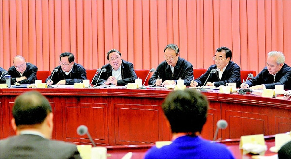 11月27日,，全國政協(xié)在北京召開雙周協(xié)商座談會,，圍繞“大力支持中小微企業(yè)技術(shù)創(chuàng)新”協(xié)商討論、建言獻(xiàn)策,。全國政協(xié)主席俞正聲主持會議并講話,。 本報記者姜貴東攝