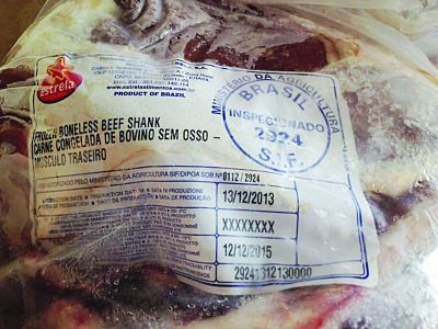 牛肉的外包裝上全是外文,。