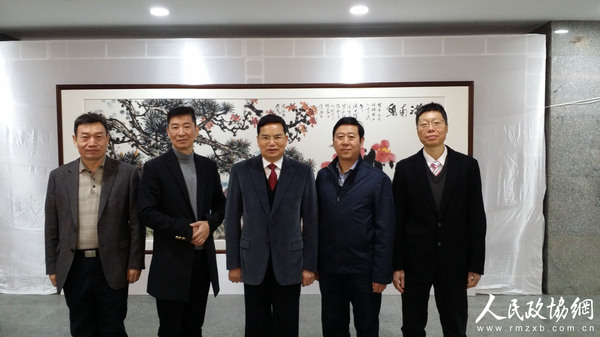 廣東省政協(xié)副主席梁偉發(fā)（中）,、廣東省政協(xié)社法委專職副主任王少勇（右一）等到場祝賀并留影。
