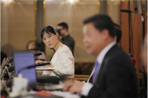 2015年03月02日,，北京，全國政協(xié)十二屆三次會議召開新聞發(fā)布會,。全國政協(xié)新聞發(fā)言人呂新華在回應反腐問題上表示,，黨和政府以及人民群眾在反腐問題上的態(tài)度是一致的，并且使用了網(wǎng)絡熱詞“任性”以及“鐵帽子王”,，這些詞難住現(xiàn)場翻譯,。