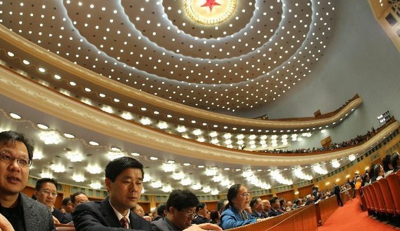 全國政協(xié)十二屆三次會議閉幕 政協(xié)委員在會上表決