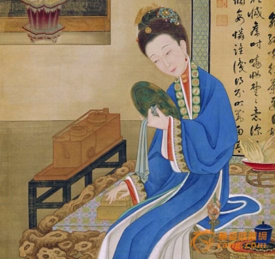 《裘裝對(duì)鏡圖》中的佛手香櫞,,一旁的水仙也揭示其季節(jié) 《裘裝對(duì)鏡圖》中的佛手香櫞,,一旁的水仙也揭示其季節(jié)