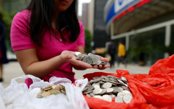 女子兌換百斤硬幣跑六銀行遭拒-嘆銀行嫌貧愛富4