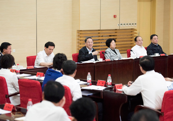 5月16日,，中共中央政治局常委、全國(guó)政協(xié)主席俞正聲在北京與省部級(jí)干部民族工作專題研討班學(xué)員座談,。 新華社記者王曄攝