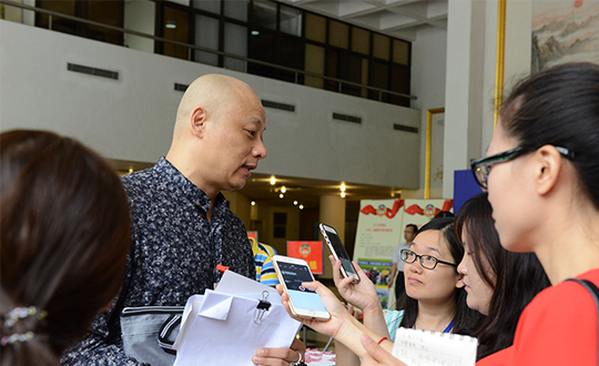 快訊：深圳市政協(xié)六屆一次會議即將召開 委員們開始報(bào)到