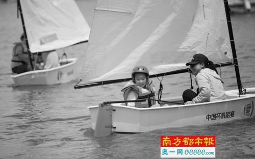 昨日，深圳“帆樂海岸·中國(guó)杯親子帆船節(jié)”在歡樂海岸狂歡廣場(chǎng)游輪碼頭舉行,。