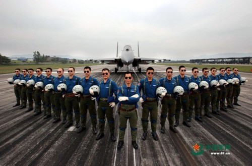 還等什么呢，趕緊參軍加入這樣的團(tuán)隊吧,。劉應(yīng)華 攝