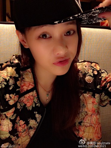 新浪娛樂訊 劉翔與葛天的離婚大戰(zhàn)愈演愈烈,，某節(jié)目曝光劉翔前女友吳莎,，吳莎長(zhǎng)相甜美,，是位撐桿跳運(yùn)動(dòng)員,。據(jù)悉,，劉翔與吳莎是在2009年全運(yùn)會(huì)之后交往過,。