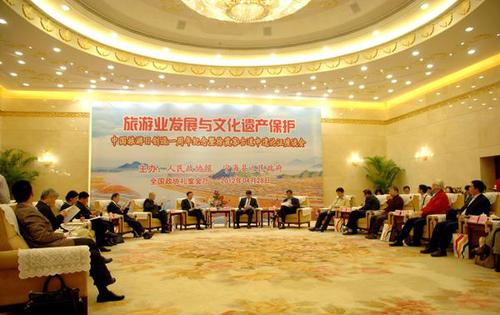 7-1全國(guó)政協(xié)委員,、專家學(xué)者為寧海倡議徐霞客游線申遺出謀劃策