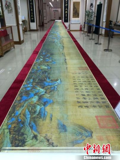 圖為《千里江山圖》高仿真藝術(shù)品全圖　曹強(qiáng)　攝