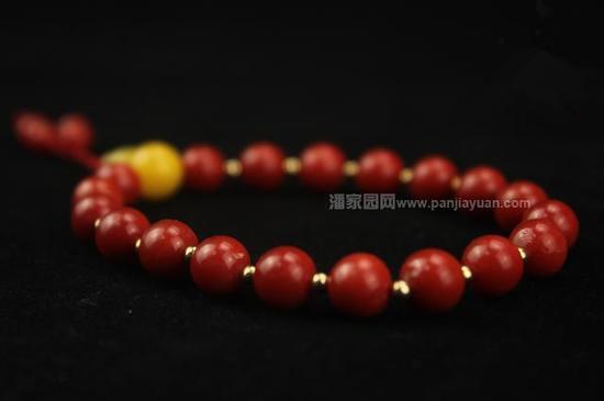 顏色比較單一都是紅色,，沒有明顯的白芯,，紋路較清晰，主要產(chǎn)于意大利南部沙丁尼亞島附近的地中海海域,。