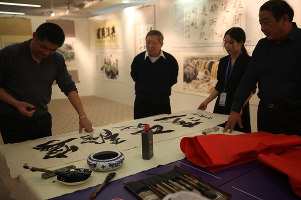 書畫家吳玉忠現場創(chuàng)作2_副本