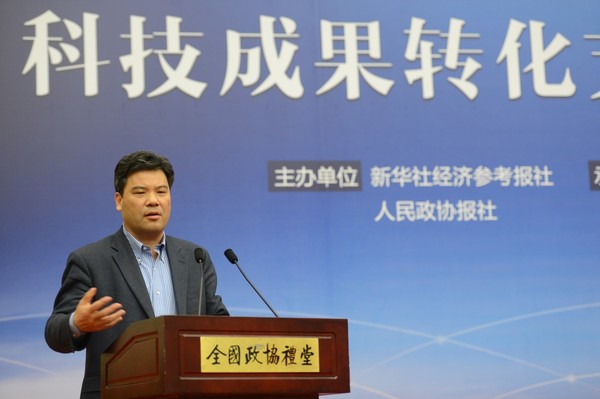 全國(guó)政協(xié)委員,、長(zhǎng)江學(xué)者創(chuàng)新團(tuán)隊(duì)帶頭人祝連慶發(fā)言  人民政協(xié)網(wǎng)記者 田福良 攝