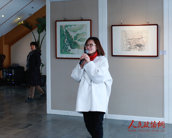 “學(xué)院風(fēng)骨——中國(guó)畫四人作品展”策展人陸揚(yáng)主持開幕儀式