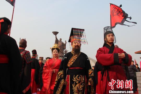 西安元旦再現(xiàn)“漢禮祈?！庇率⒌洌▓D）