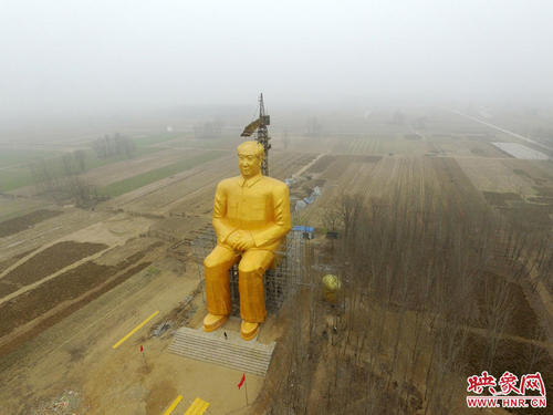 俯拍毛主席像,。