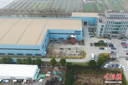1月13日,，上海市寶山區(qū)一機械廠發(fā)生爆炸,，目前已造成4人死亡、2人受傷,，具體事故原因正在進(jìn)一步調(diào)查中,。圖為事發(fā)廠房,。中新社記者 張亨偉 攝