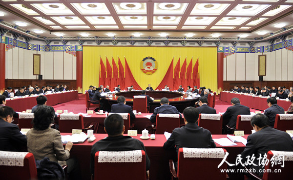3一月十九日,，政協(xié)第十二屆全國(guó)委員會(huì)第三十九次主席會(huì)議在北京主持召開(kāi),。全國(guó)政協(xié)副主席杜青林主持會(huì)議,。 本報(bào)記者姜貴東攝