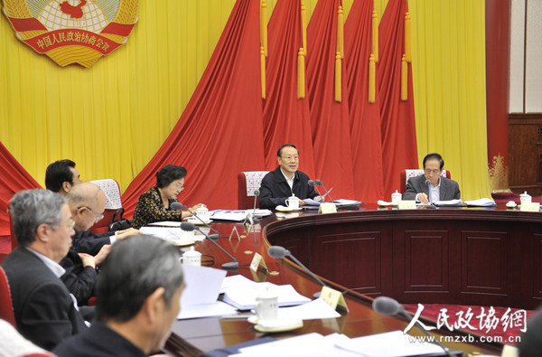 4一月十九日,，政協(xié)第十二屆全國委員會第三十九次主席會議在北京主持召開,。全國政協(xié)副主席杜青林主持會議,。 本報記者姜貴東攝