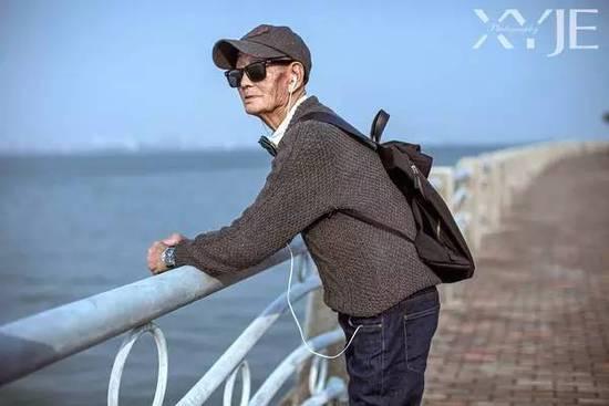 酷斃了,!孫子給85歲爺爺拍了一組街拍照