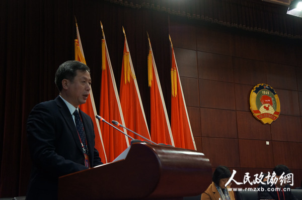 廈門市湖里區(qū)政協(xié)主席林凡作常委會(huì)工作報(bào)告,。