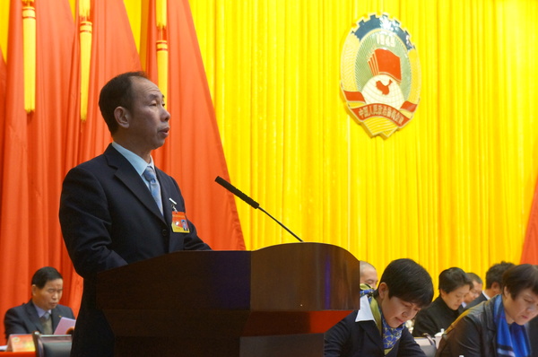 廈門市思明區(qū)政協(xié)主席陳炳良作常委會(huì)工作報(bào)告,。