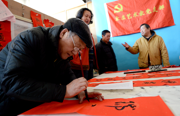 老藝術(shù)家們更是熱情揮毫,。