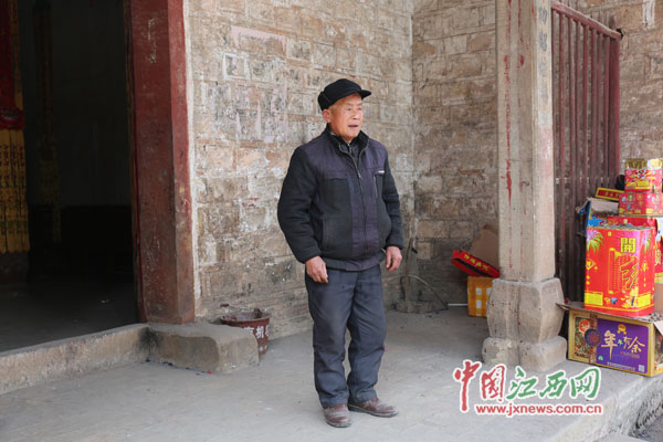 alt=為了實(shí)現(xiàn)父親生前遺愿,，曾會(huì)和在廟里一守就是十年