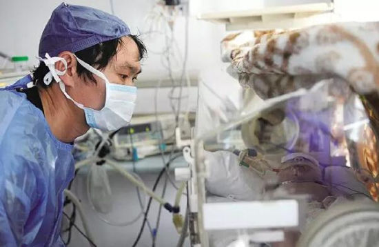 丈夫出門買菜半小時(shí)老婆自行生子幼子生命垂危