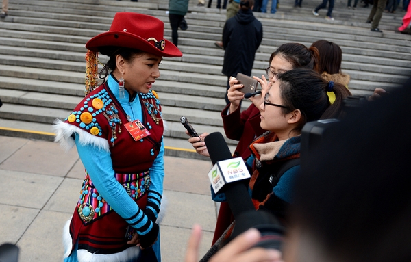 茸芭辛娜委員接受采訪A
