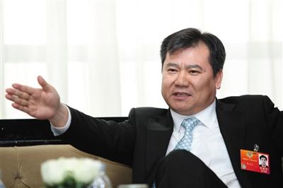 全國政協(xié)委員、蘇寧控股集團(tuán)董事長張近東