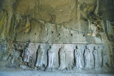 龍門(mén)石窟特窟之一的看經(jīng)寺洞窟內(nèi)，南壁上雕刻的唐代羅漢群像,?！⌒氯A社發(fā)（張曉理 攝）