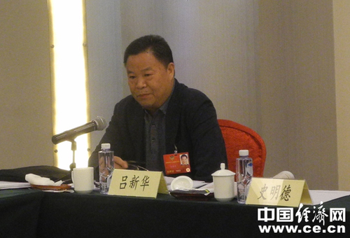 全國政協(xié)委員,、全國政協(xié)外事委員會副主任呂新華 記者 楊開新攝