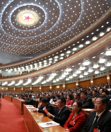 新華社照片,，北京,，2016年3月16日 
    十二屆全國人大四次會議在北京閉幕 
    3月16日，第十二屆全國人民代表大會第四次會議在北京人民大會堂舉行閉幕會,。    
    新華社記者 丁海濤 攝
