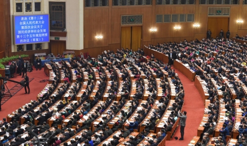 新華社照片,，北京,，2016年3月16日 
    十二屆全國人大四次會議在北京閉幕 
    3月16日，第十二屆全國人民代表大會第四次會議在北京人民大會堂舉行閉幕會,。    
    新華社記者 楊宗友 攝


