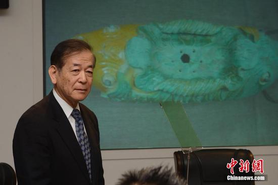 　　　3月28日,，牟田口章人發(fā)表演講,，介紹捐贈的遼代文物與歷史研究。當日,，日本帝塚山大學文化創(chuàng)造學科教授牟田口章人在呼和浩特,，向內(nèi)蒙古博物院捐贈了遼代文物“雙魚形琉璃釉建筑構(gòu)件”。據(jù)悉,，該文物是他在日本自己出資購得,，同時他還代友人捐助了遼代歷史研究文獻。中新社記者 劉文華 攝
