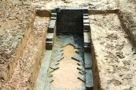 該墓系典型的六朝墓室,，分為甬道、前室,、后室等,。金陵晚報(bào)記者 段仁虎 攝