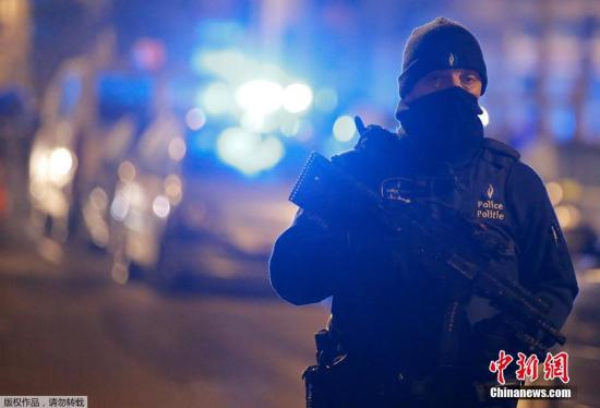 資料圖：比利時(shí)警方在恐襲發(fā)生后執(zhí)行反恐行動(dòng),。