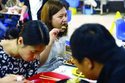 同濟大學(xué)開設(shè)夜排檔PK黑暗料理