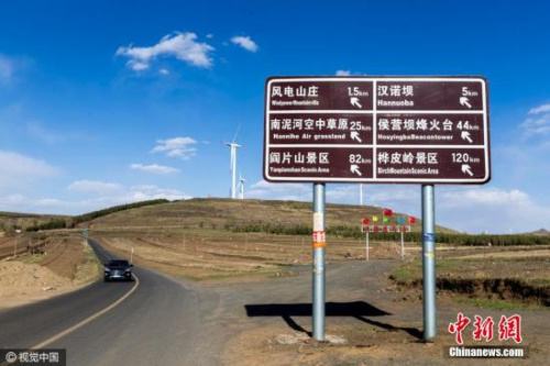 2016年5月3日,，河北省張家口草原天路上自駕的游客,。王子瑞 攝 圖片來源：視覺中國