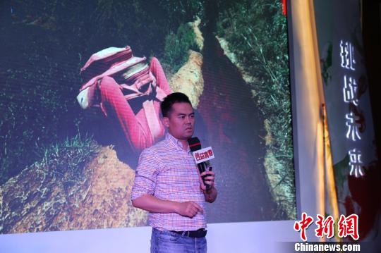 圖為鄧飛談公益創(chuàng)業(yè),。　郭傳太　攝