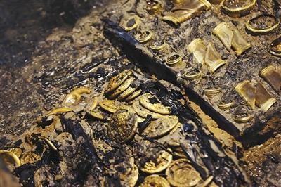江西南昌，?；韬钪鳂∈抑械鸟R蹄金,、麒趾金及兩盒金餅
