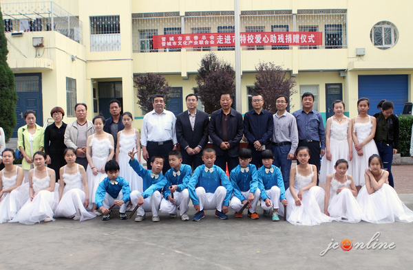 市慈善總會(huì)走進(jìn)市特殊教育學(xué)校愛心助殘4