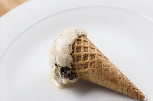 盤點(diǎn)奇葩冰激凌 母乳,、偉哥冰激凌敢吃嗎