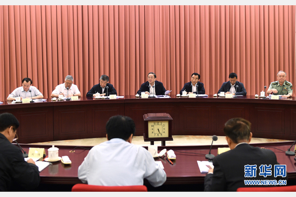 6月2日,，全國政協(xié)在北京召開第51次雙周協(xié)商座談會(huì),，圍繞“促進(jìn)退役士兵就業(yè)創(chuàng)業(yè)”建言獻(xiàn)策,。全國政協(xié)主席俞正聲主持會(huì)議并講話。新華社記者謝環(huán)馳攝