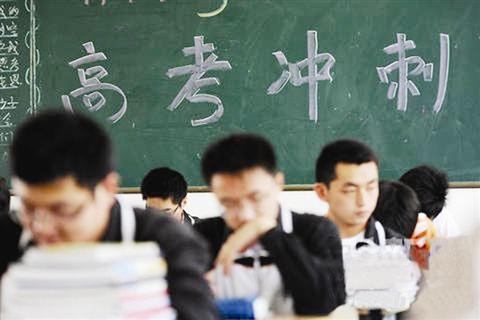 “史上最嚴(yán)”高考將臨 北京首用特警押運(yùn)高考試卷2